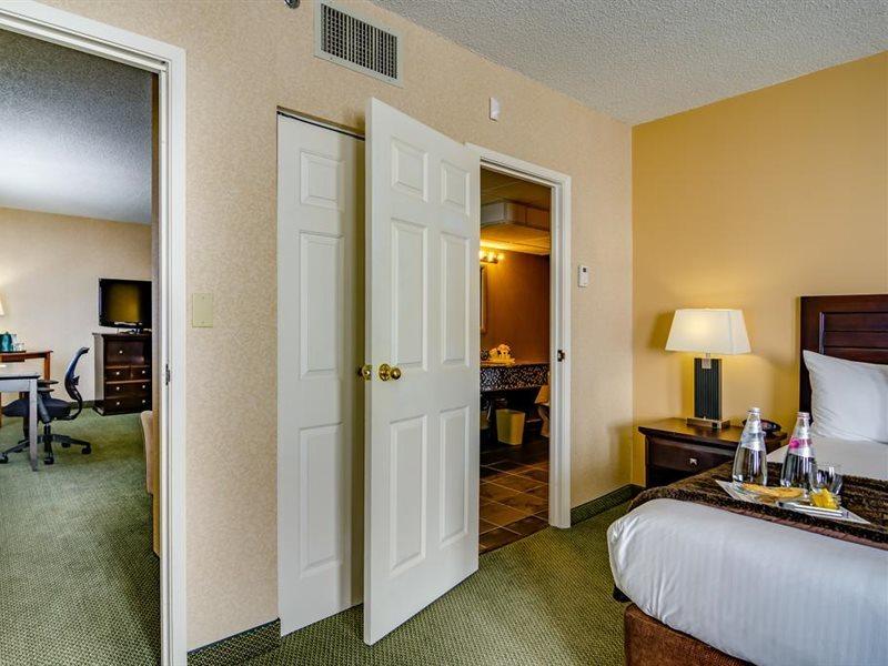 Sawridge Inn And Conference Centre Edmonton South Екстериор снимка