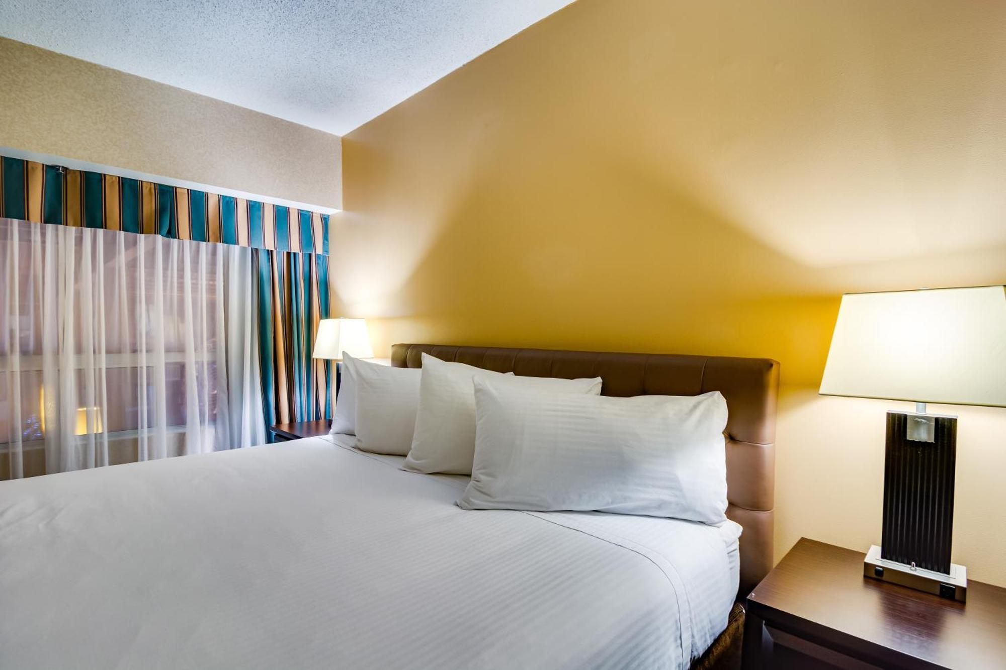 Sawridge Inn And Conference Centre Edmonton South Стая снимка