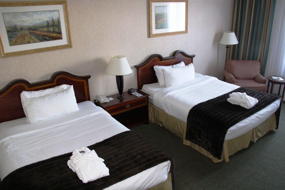 Sawridge Inn And Conference Centre Edmonton South Стая снимка